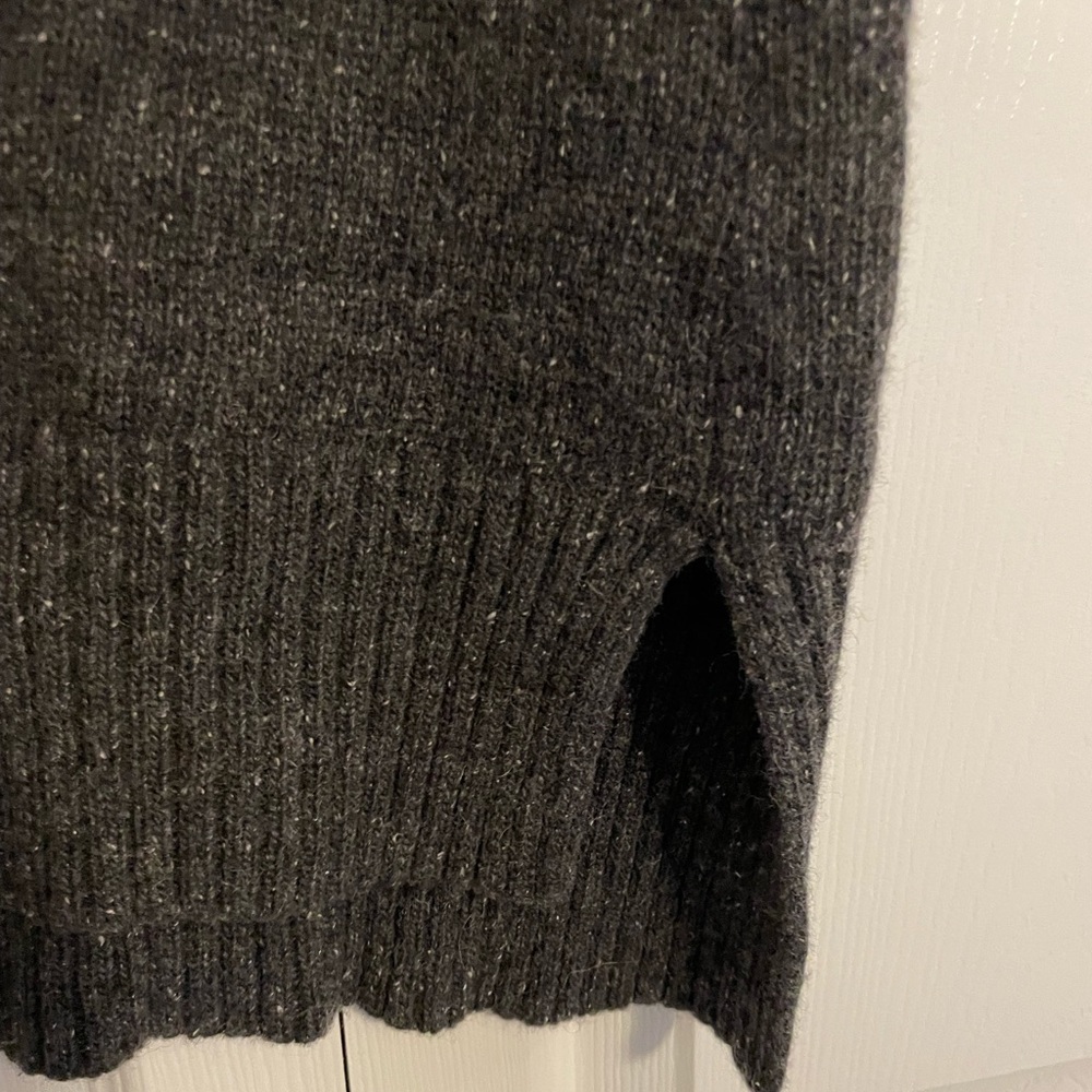 MIA MAI Wool Silk Blend Sleeveless Turtleneck Sweater - Picture 6 of 8